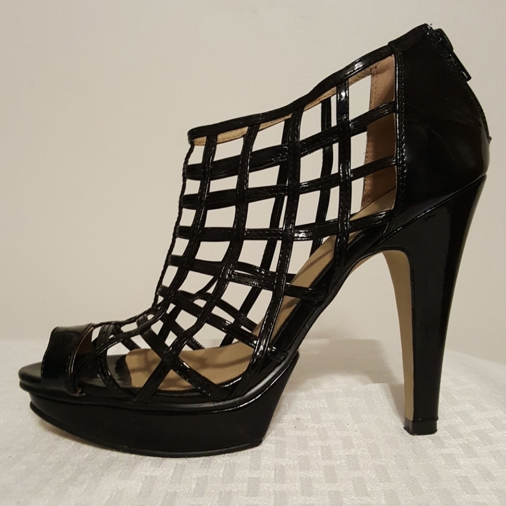 Black High heel pumps